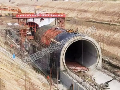 Mobile Gantry Concrete Distributor — 移动龙门式混凝土布料机