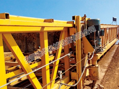 Canal Slope Cutting Machine — 渠道削坡机