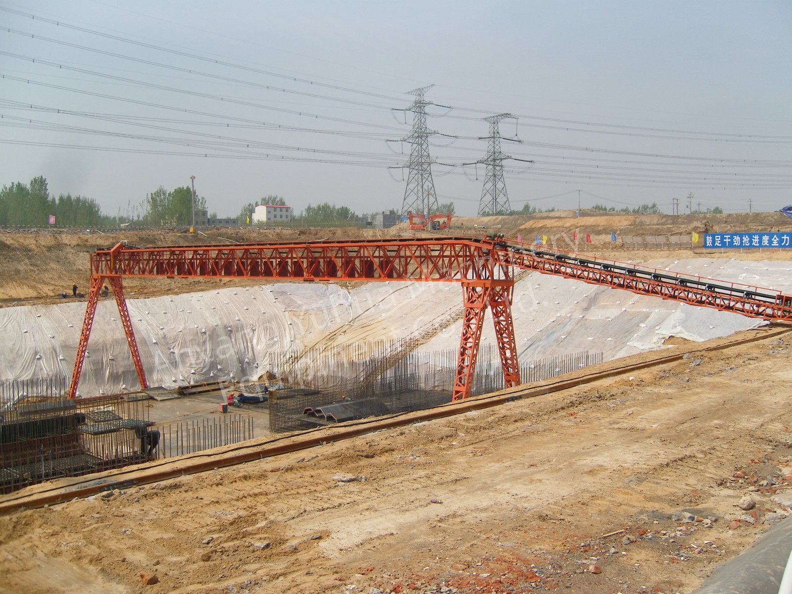 Mobile Gantry Concrete Distributor